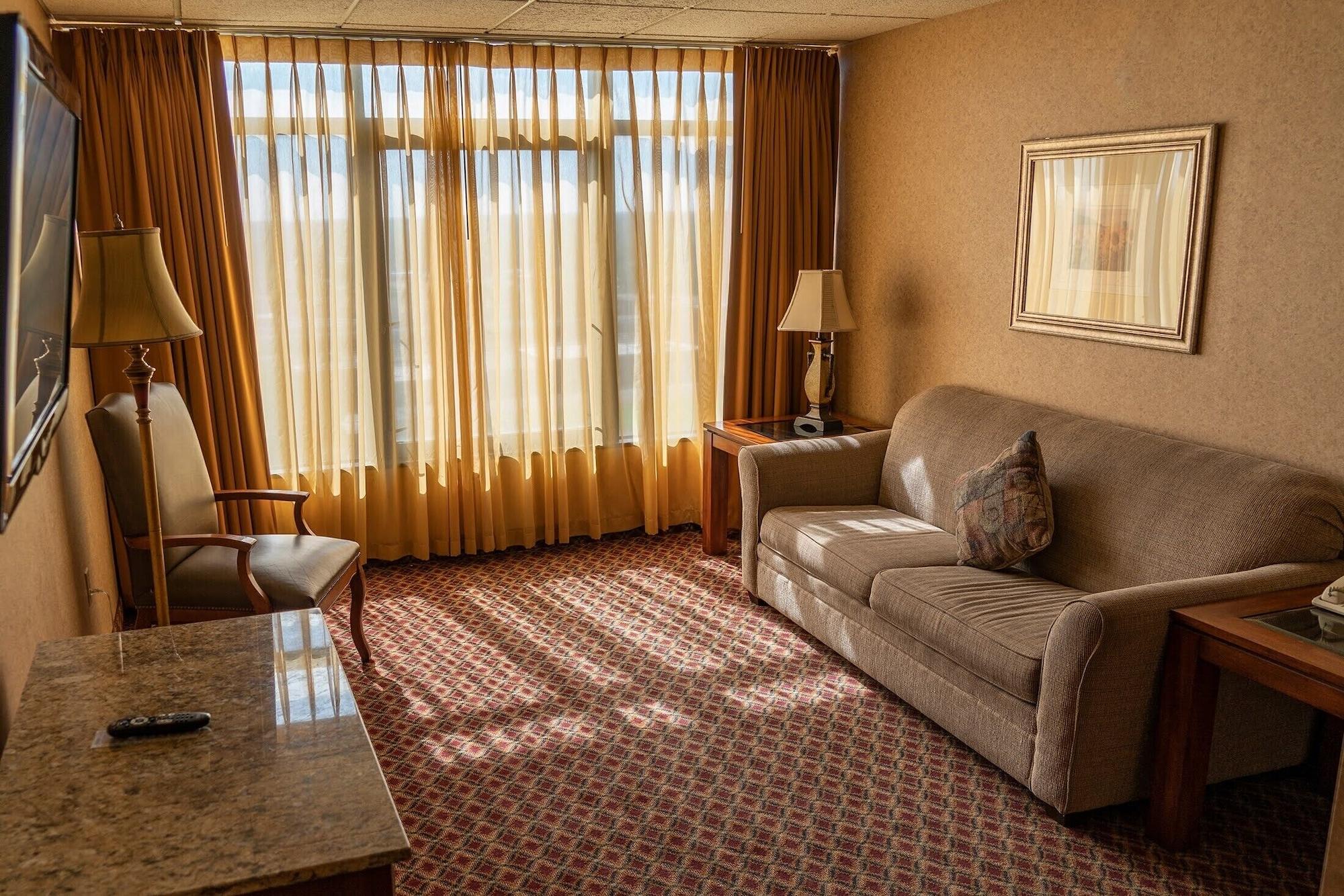 Ramada By Wyndham Topeka Downtown Hotel & Convention Center Εξωτερικό φωτογραφία