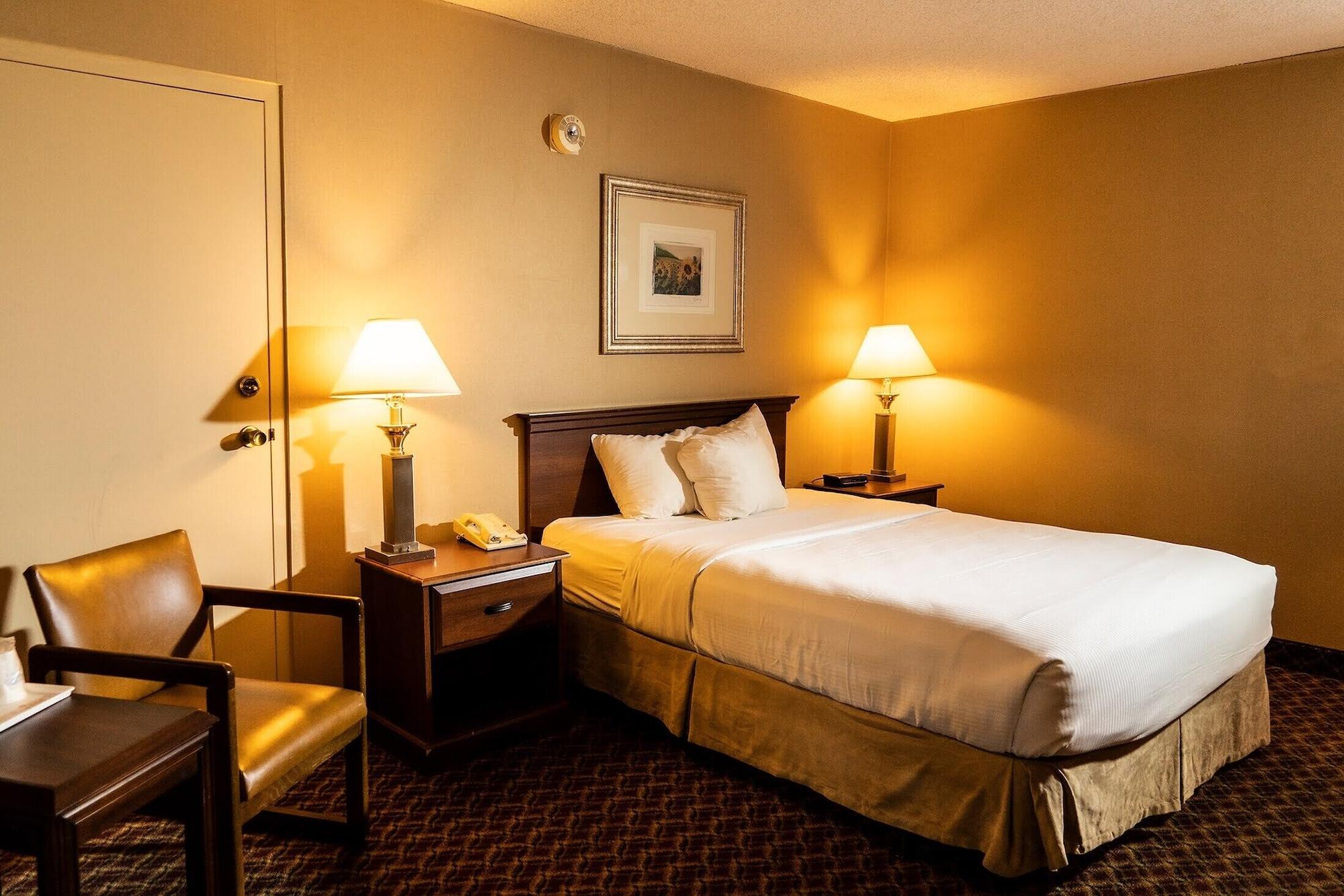Ramada By Wyndham Topeka Downtown Hotel & Convention Center Εξωτερικό φωτογραφία