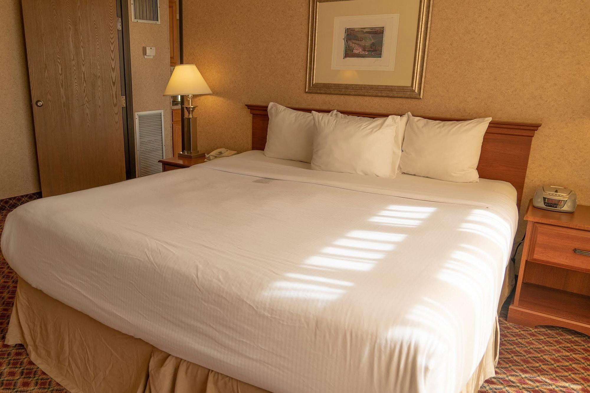 Ramada By Wyndham Topeka Downtown Hotel & Convention Center Εξωτερικό φωτογραφία