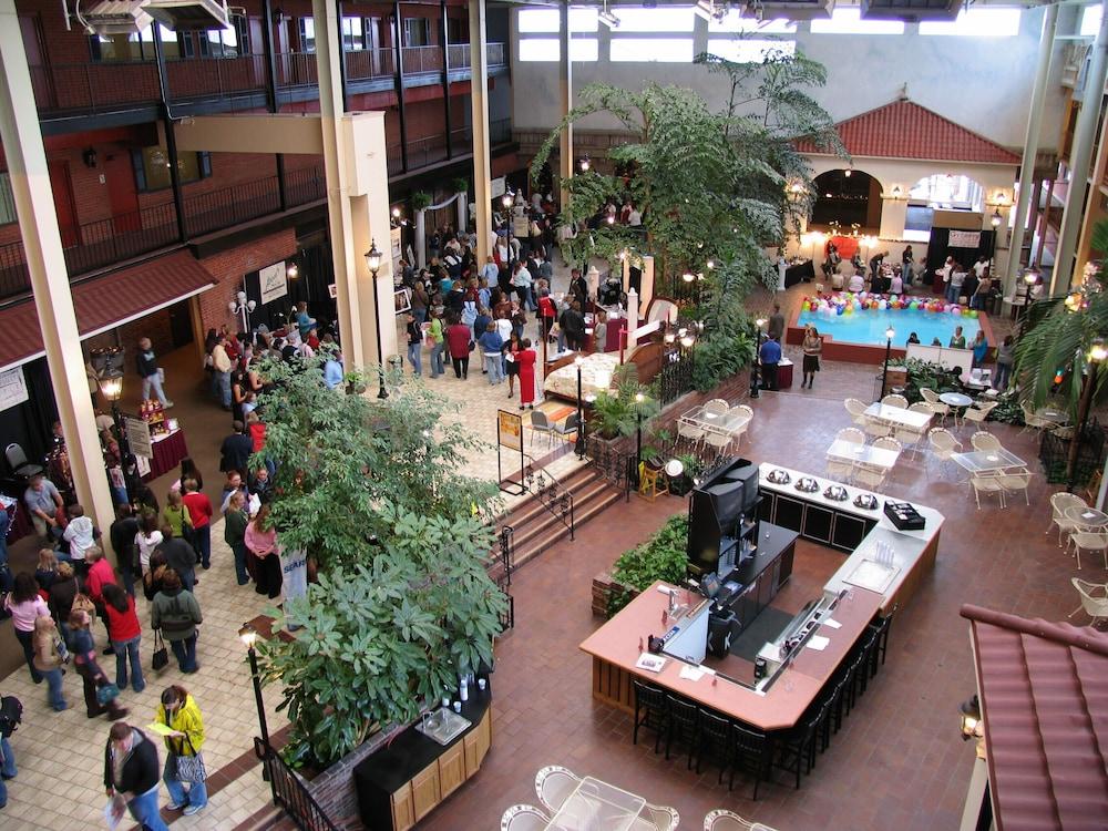 Ramada By Wyndham Topeka Downtown Hotel & Convention Center Εξωτερικό φωτογραφία