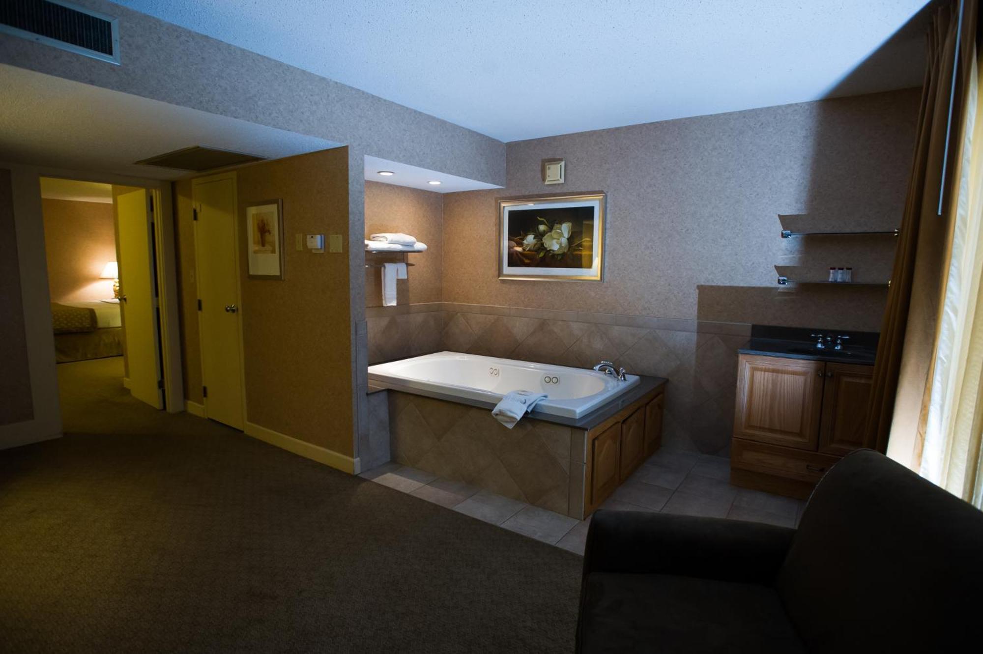 Ramada By Wyndham Topeka Downtown Hotel & Convention Center Δωμάτιο φωτογραφία