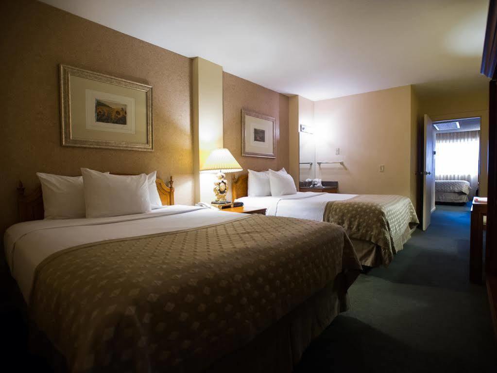 Ramada By Wyndham Topeka Downtown Hotel & Convention Center Εξωτερικό φωτογραφία