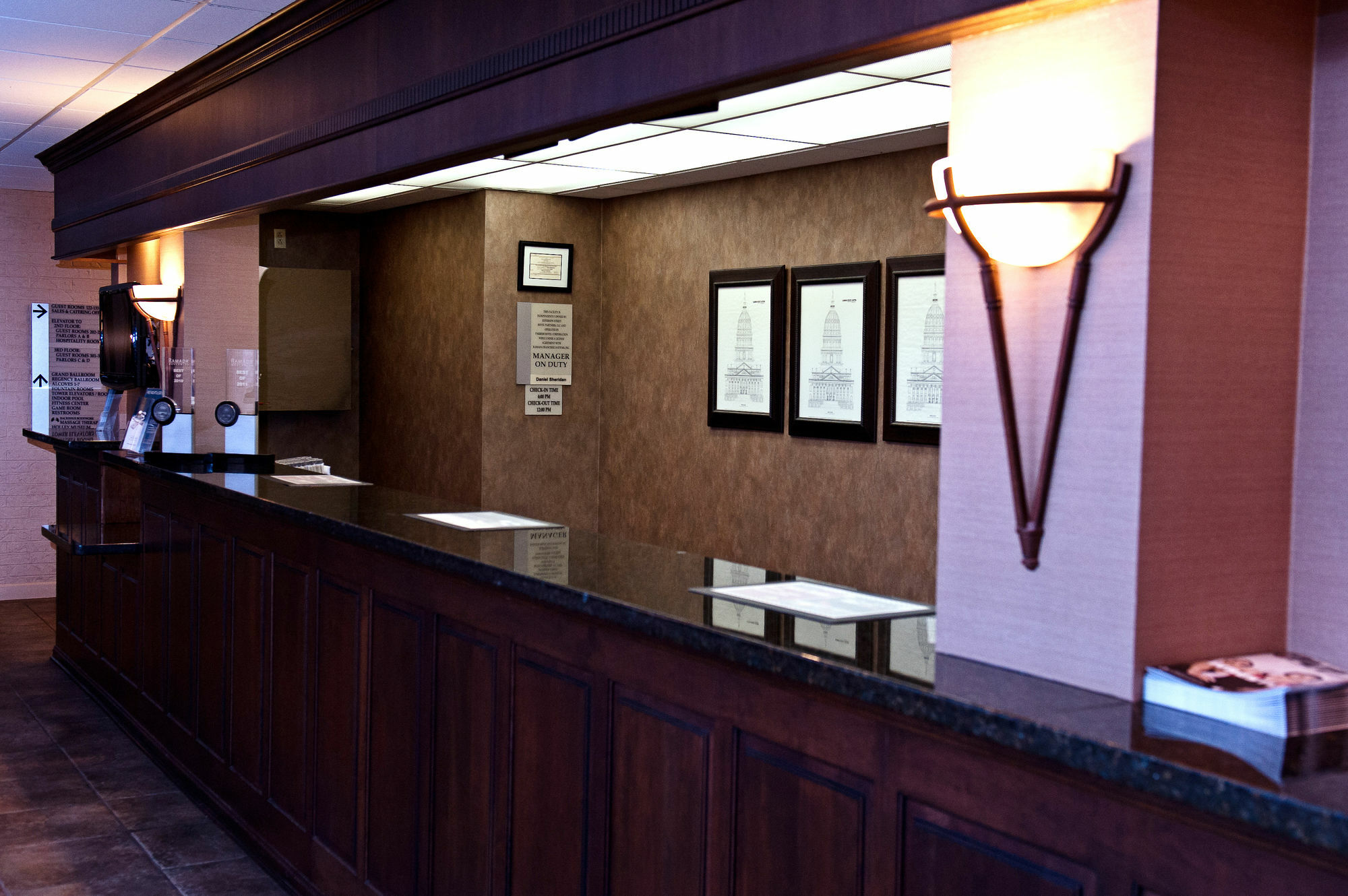 Ramada By Wyndham Topeka Downtown Hotel & Convention Center Εξωτερικό φωτογραφία
