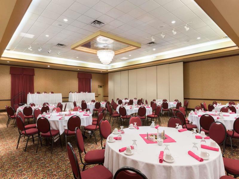 Ramada By Wyndham Topeka Downtown Hotel & Convention Center Εξωτερικό φωτογραφία