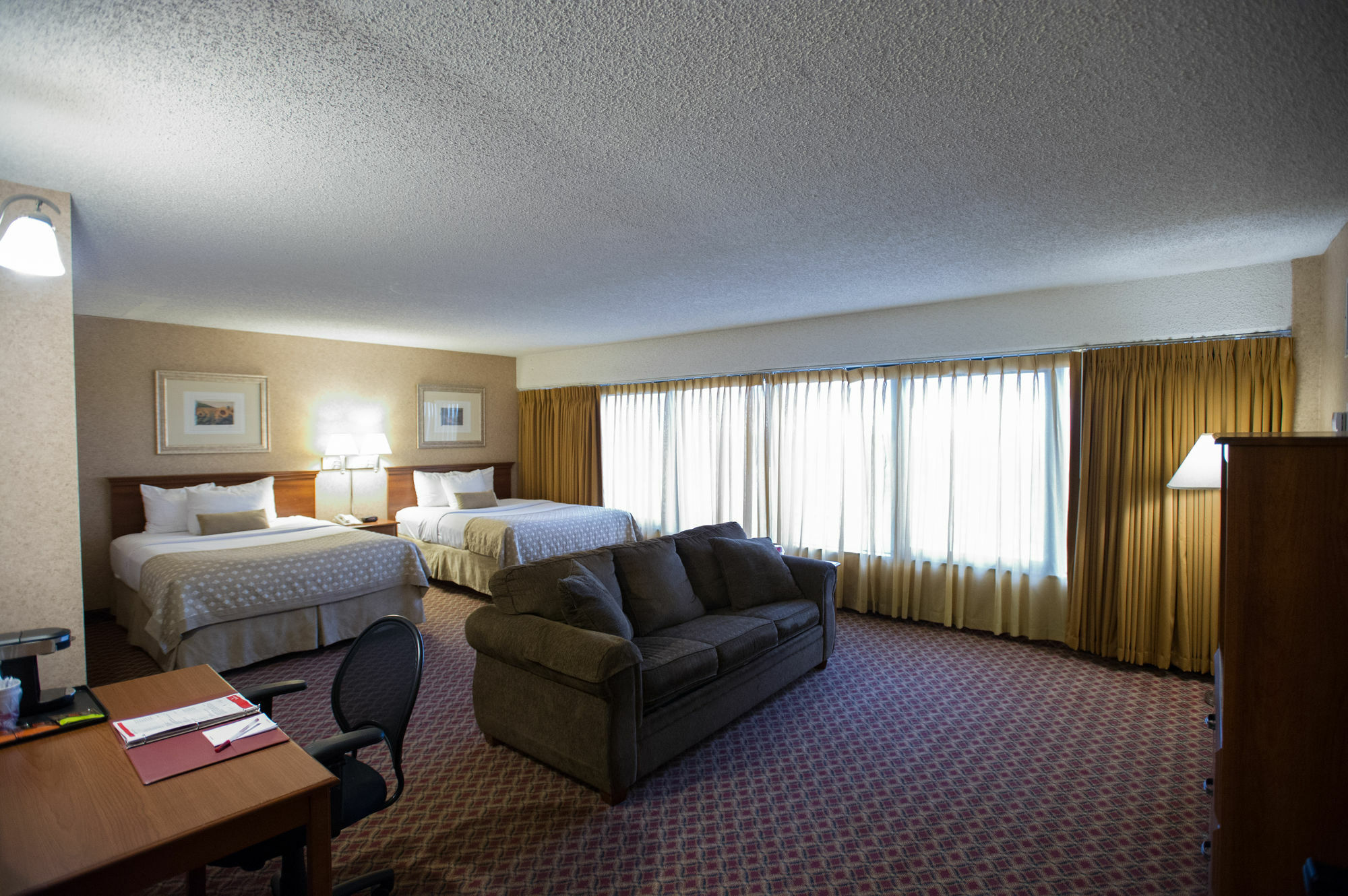 Ramada By Wyndham Topeka Downtown Hotel & Convention Center Εξωτερικό φωτογραφία